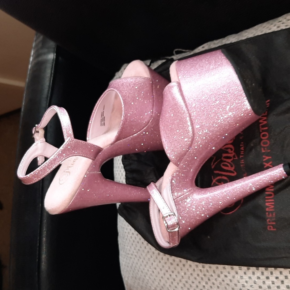 Pleaser Heels 👠 💃.... 7inch